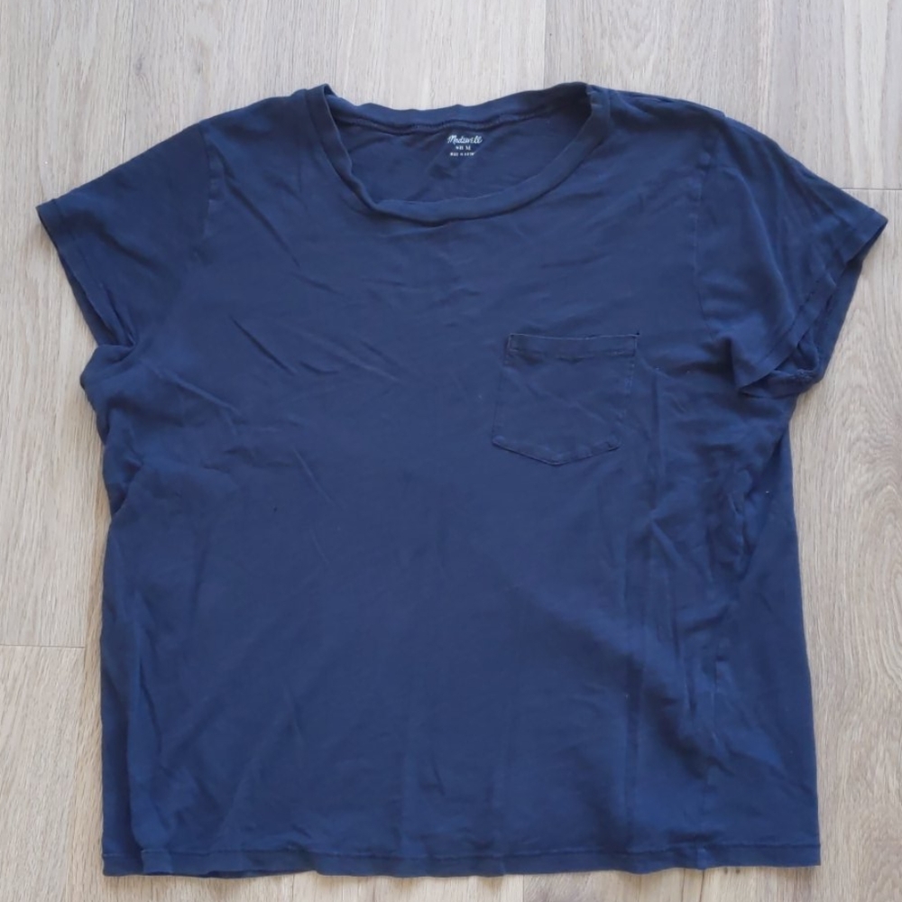 Madewell Black T-Shirt with Front Pocket Size M